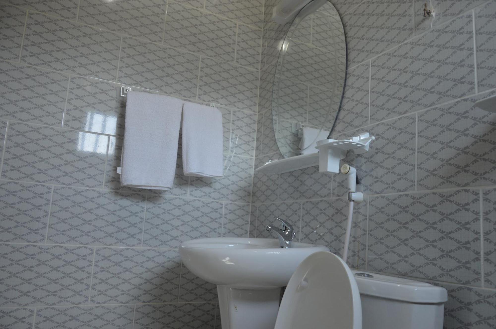 Nikita Hotel Яунде Экстерьер фото