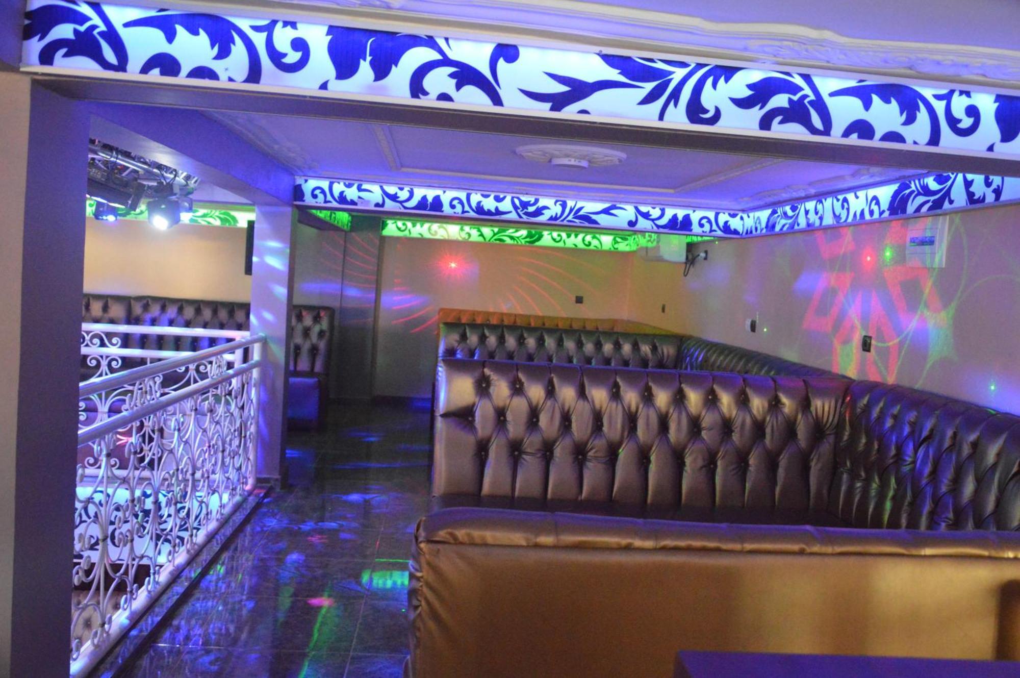 Nikita Hotel Яунде Экстерьер фото