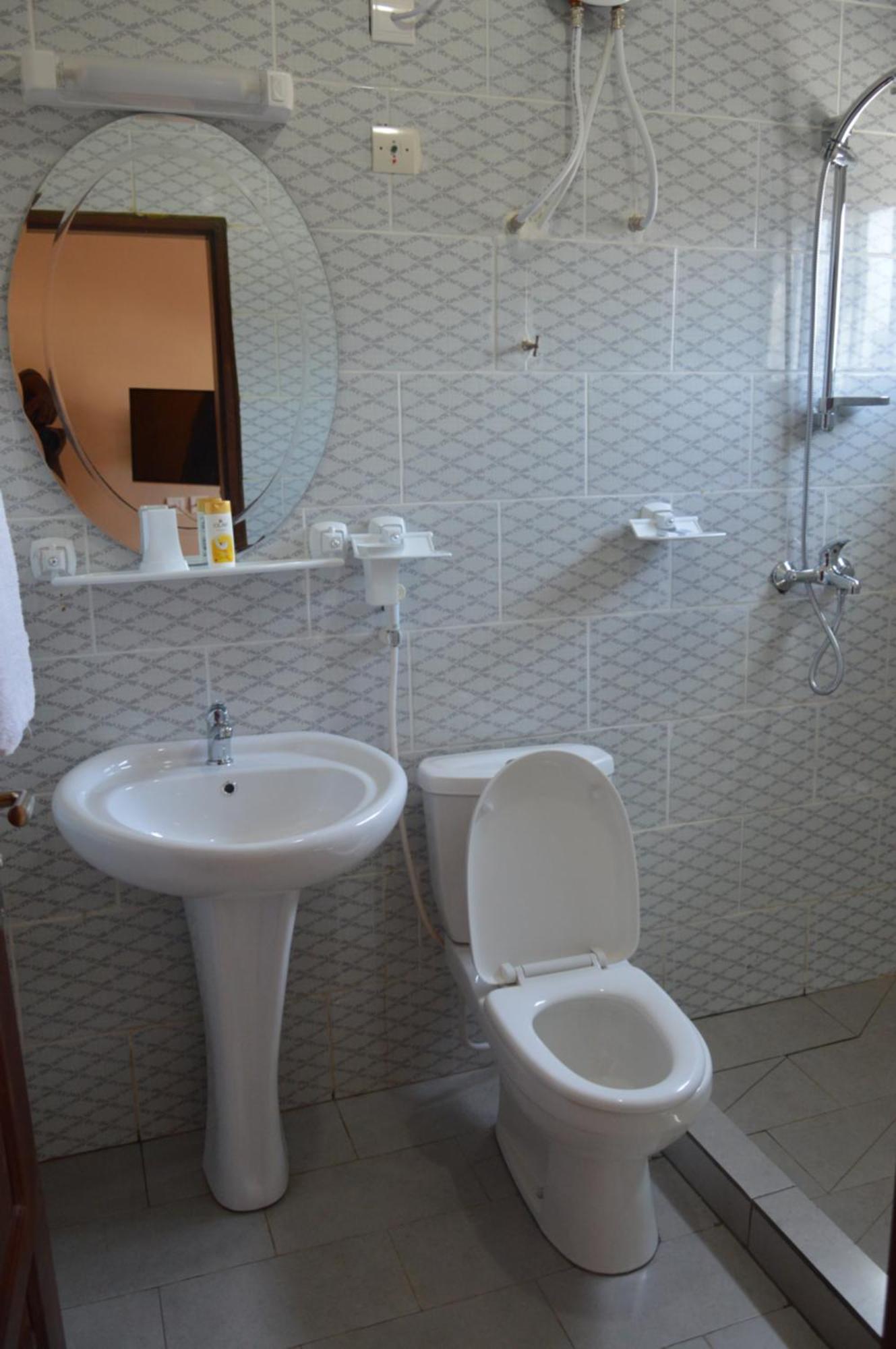 Nikita Hotel Яунде Экстерьер фото