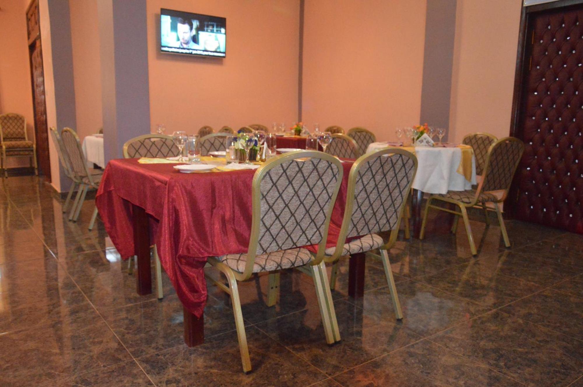 Nikita Hotel Яунде Экстерьер фото