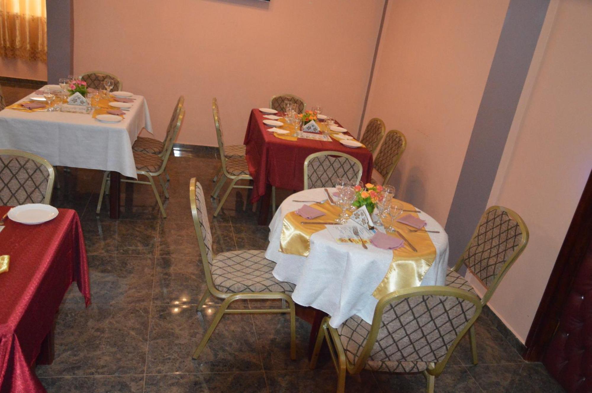 Nikita Hotel Яунде Экстерьер фото